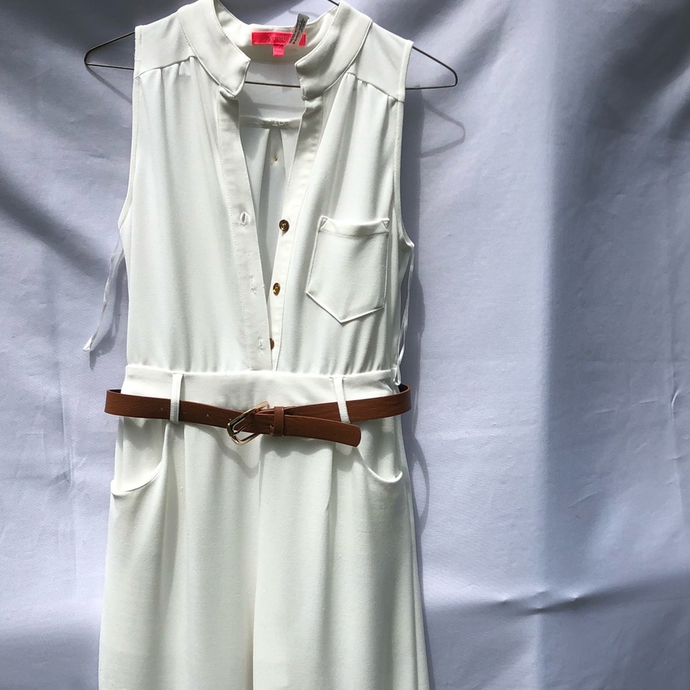 White jumpsuit with a belt and two side pockets - Picture 3 of 6